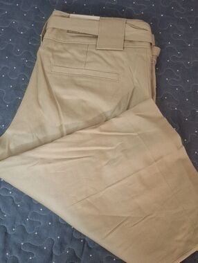 Banana Republic Martin Fit Belted Khaki Dress Crops size 6 NWT